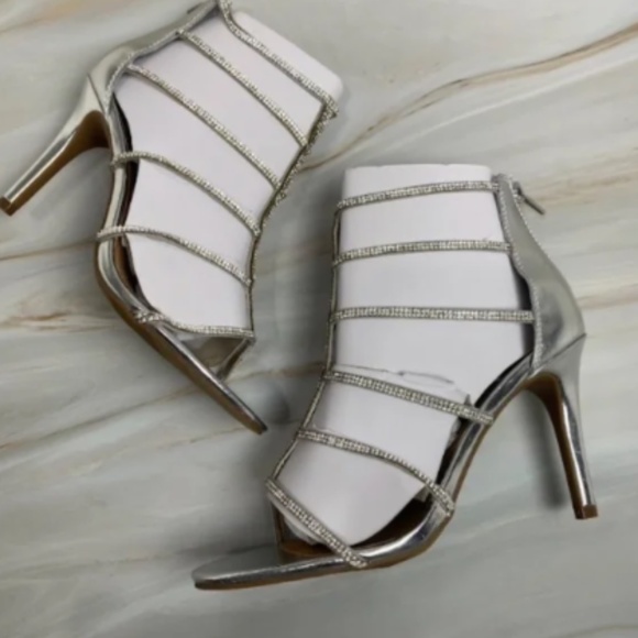 NWT Material Girl Raissa Open Toe Strappy Embellished Heels - size 8.5 - Picture 3 of 6